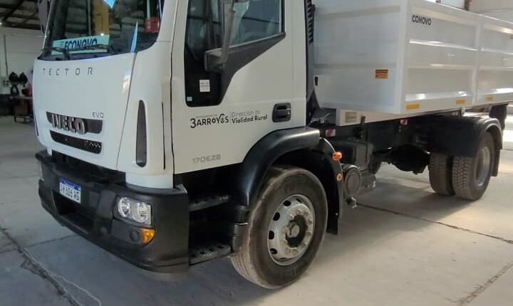 La Dirección de Vialidad Rural  suma un nuevo camión IVECO y maquinaria con una inversión millonaria